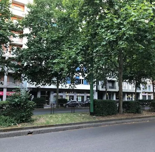 New In Lively Area Apartament *